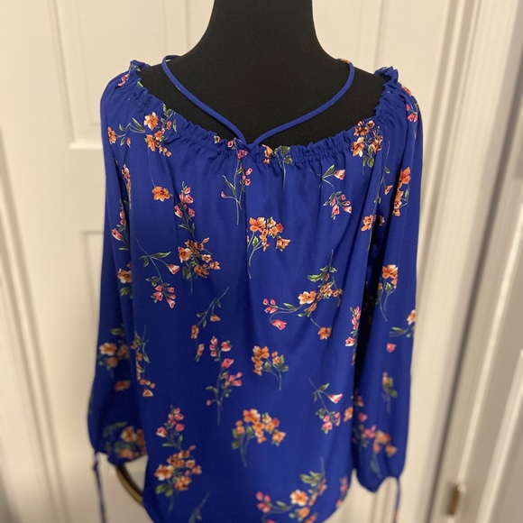 Great flower spring top - Picture 2 of 3